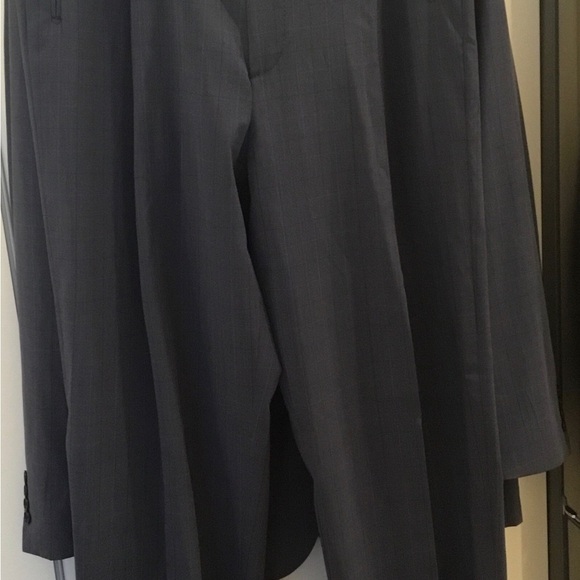 Men’s Sophisticated Charcoal Suit 44L - Picture 5 of 9